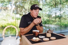 제주 처음 찾아 다도 체험한 필 미켈슨