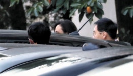 정경심 영장 판사는 송경호…윤 총경 구속, 월담 대학생 기각