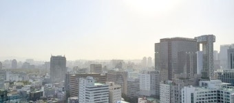 황사에 미세먼지주의보까지 내렸는데…하늘은 왜 파랗지?