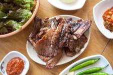 백 년 역사 한우 떡갈비 vs 세 번 구운 돼지갈비