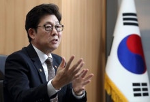 조명래 환경장관 “미세먼지 줄이기 위해 3월 석탄발전소 최대 27기 셧다운”