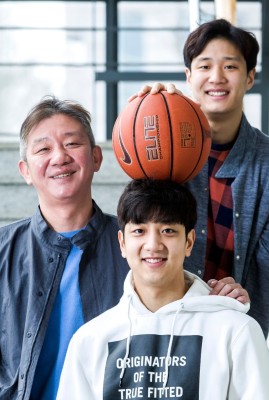 김유택 아들도 프로선수…언젠가 ‘허동택 2세’ 대결 볼수 있을까 | 포토뉴스