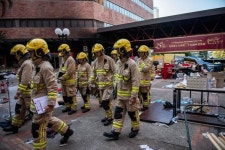 [서소문사진관]홍콩 경찰, 이공대 전격 진입...잔류자 수색 및 위험 물질 수거