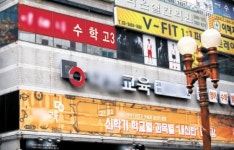 교사들, 세특 의무화에 학생 절반 자는데···소설가냐 반발