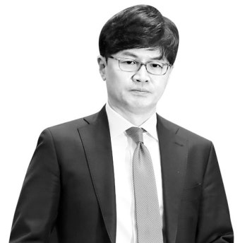 박근혜·MB 구속시킨 한동훈, 그 칼이 조국 겨누자 '팽' 당했다
