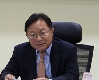 ‘대우조선 청탁 칼럼’ 송희영 전 조선일보 주필 2심서 무죄로 뒤집혀