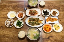 물메기탕 vs 곰치국, 겨울 별미의 승자는?