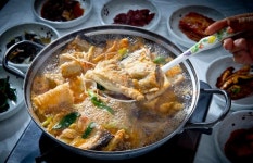 물메기탕 vs 곰치국, 겨울 별미의 승자는?