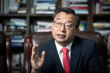 이정현 의원, 혼주 된다…“딸이 오바마 조상나라 놈 물어와”