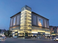 위기의 롯데쇼핑, 본사 인력 대거 현장으로 내려보낸다