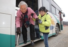 사라진 ‘버스 안내양’ 어르신 많은 경남 합천에 다시 떴다