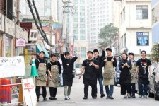 로컬의 미래? 콤콤 오락실 들어앉은 용산 열정도 골목 봐라