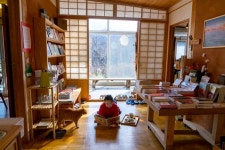 휴가 내고 책방으로…나는 책 향기 맡으며 잔다