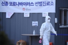 [속보]9일 기준 신종 코로나 2340명 의사환자..1355명은 음성, 960명 검사 진행