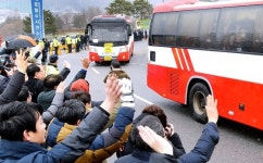 14일의 격리, 120통의 편지…우한 교민 무사귀가 임무 완수한 박성식 단장