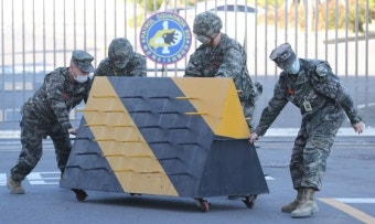 제주 첫 확진자 해군 취사병, 휴가복귀 뒤 취사 3번 배식 1번