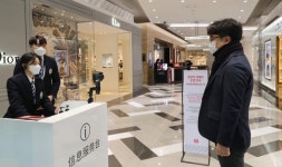 “연매출 2조원 신세계 강남점도 휴점”…코로나에 숨막힌 유통업계