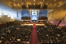 [현장에서]주일예배 취소하는 교회의 통 큰 용기 필요하다