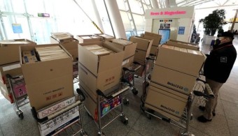 공항엔 마스크 박스째 든 중국인…주민센터는 3일에 1개 지급