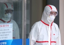 의사 안철수 부부, 대구서 진료 자원봉사 내일 또 오겠다