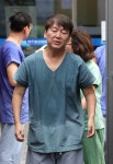 이틀째 대구 환자 돌보는 의사 안철수 부부···잠은 모텔서