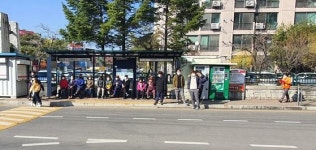 코로나 경증환자 입소 앞두고···경산 주민들 밤새 입구 봉쇄