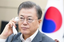 文과 통화한 빌 게이츠 한국은 코로나 대응 모범국 극찬