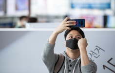 총선 당일, 출생연도 상관없다…약국, 주말처럼 마스크 판매