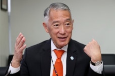 백신 출시에 보통 5∼10년 걸리지만, 코로나19는 단축 가능