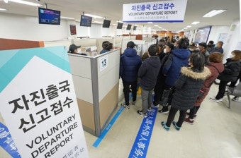 '코로나 사각지대' 없앤다…불법체류자 단속 않고 무료 검사
