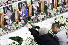 경찰, ‘이천 화재’ 현장사무소 등 추가 압수수색…희생자 악성 댓글도 수사