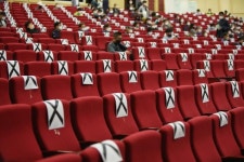 마스크 착용 행정명령, 휴업연장…대구 정부 방역 대책보다 강화