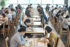 세진인텍구내식당 | '식당서 한줄로 먹어라' 되레 더 세진 지방공무원 방역 지침
