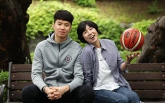 엄마는 올림픽 은메달, 아들은 NCAA 주전급