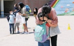 방과 후 PC방엔 마스크 안 쓴 학생들 수두룩…학교 밖 방역 비상