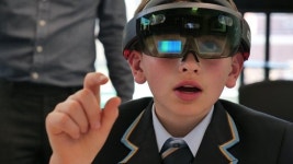 스마트폰 뛰어넘을 AR글래스 시대 온다…LG U+, AR안경 7월 독점 출시