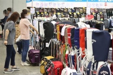 체육관 문 닫자 골프장 몰려왔다