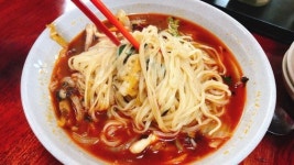 [아재의 식당] 일단 소리를 들어봐요…불광동 ‘중화원’ 해물누룽지탕·짬뽕