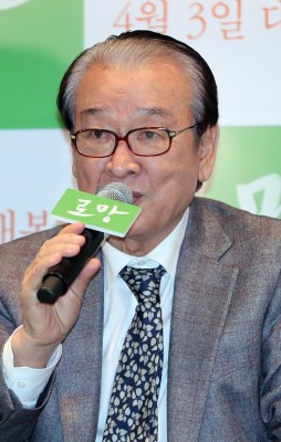 매니저 머슴 논란에…이순재 “60년 명예 손상, 법적 대응” | 포토뉴스