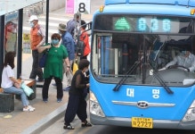 회의실에서 감염자가 재채기를…바이러스에 노출될 확률은?