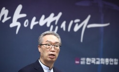 우리가 신천지냐 교회 방역 강화 조치에 뿔난 교인들