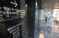 시보때 지원도 안한 비서실행…박원순 피해자 인사 미스터리