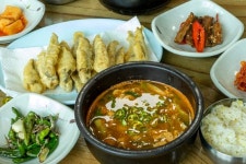 서핑성지 양양 또다른 ‘맛’···정용진 2시간 줄세운 수제 버거집