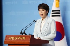 통합당, 청와대 수석 일괄사의 비판 김조원, 직이 아닌 집 택했다