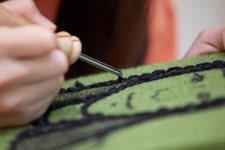 [소년중앙] 안 입는 니트에 바늘로 실 콕콕콕 손재주 없어도 자수 작품 하나 뚝딱