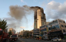 진영 행안부 장관, KTX 타고 울산 아파트 화재 현장으로