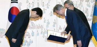 [단독] 文의 '박근혜 사람' 신임…女는 유명희, 男은 이 사람