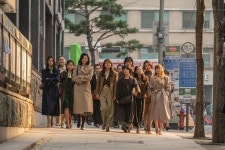 엄마‧이모 옷장 속 그 옷...‘삼진그룹 영어토익반’ 레트로 패션