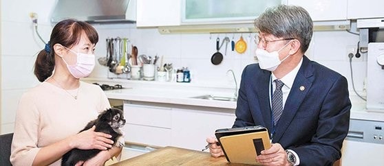 조사원 방문/태블릿 조사 예시