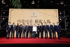 韓영화 살아있는 전설 신영균 "빨간마후라는 최선 다해 살았다"